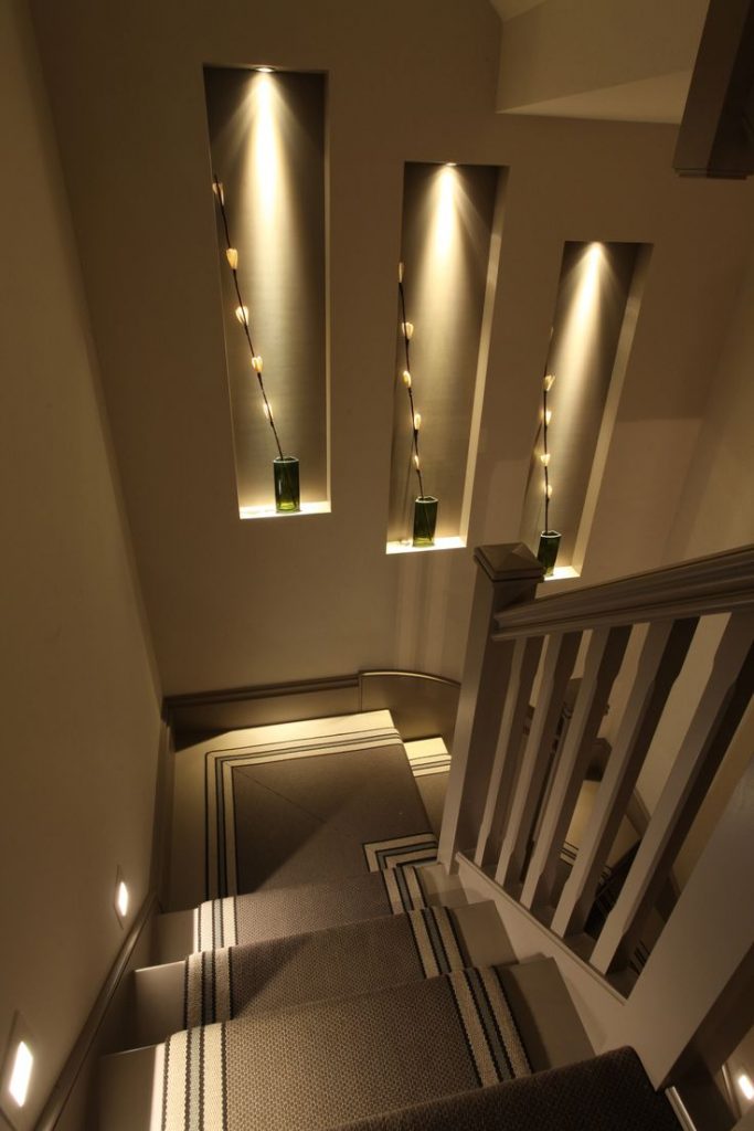12طراحی خلاقانه روشنایی در پله ها
